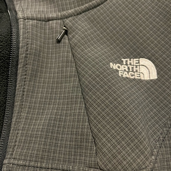 Women’s Heavier, large, The Northface grey (small checkered pattern) jacket. - Picture 9 of 16